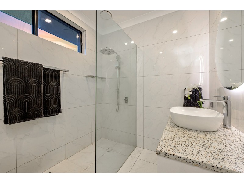 26 Collins Avenue, Edge Hill QLD 4870