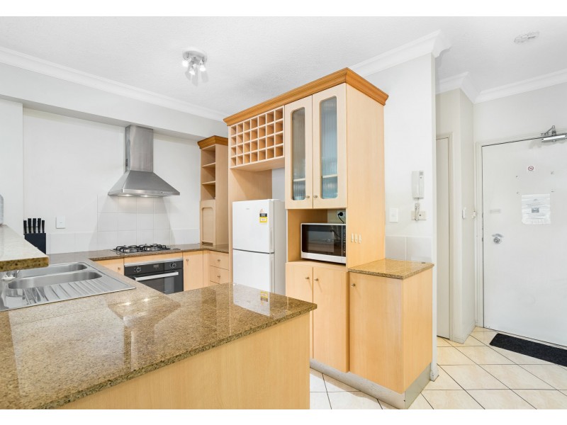 1401/2 Greenslopes Street, Cairns North QLD 4870
