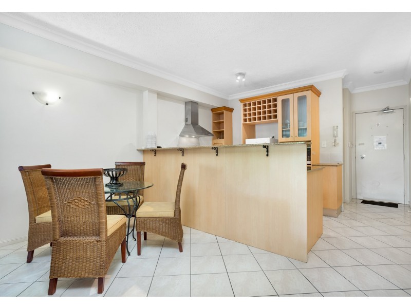 1401/2 Greenslopes Street, Cairns North QLD 4870