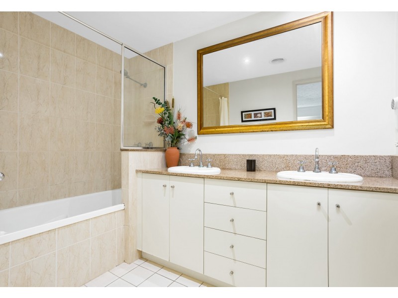 1401/2 Greenslopes Street, Cairns North QLD 4870