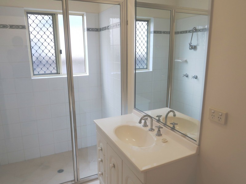 5 Sherwood Close, Brinsmead QLD 4870