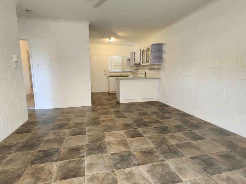 8/74 Swallow Street, Mooroobool QLD 4870