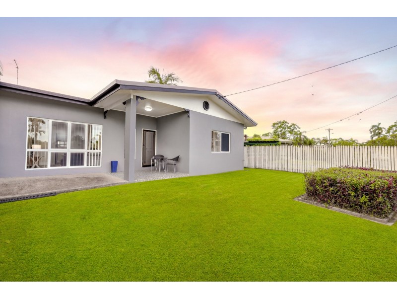 2 Redwood Street, Whitfield QLD 4870
