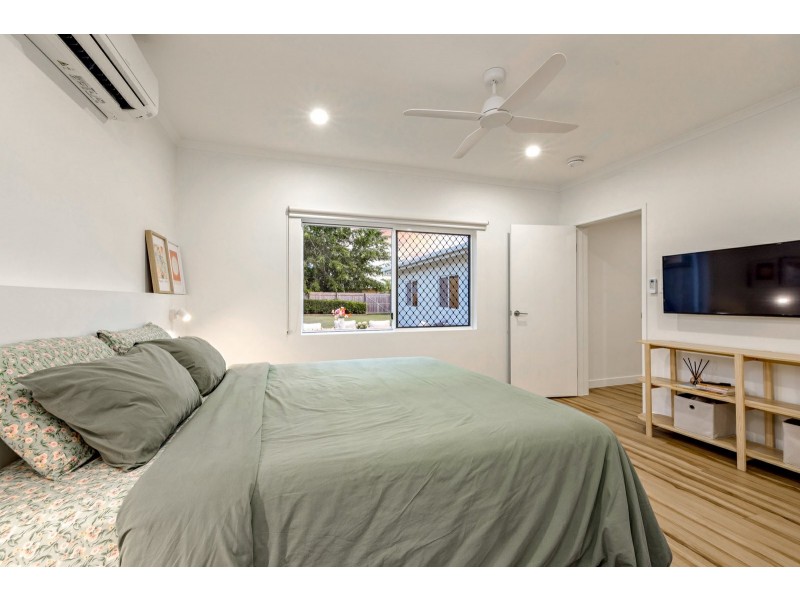 12 Winfield Street, Whitfield QLD 4870