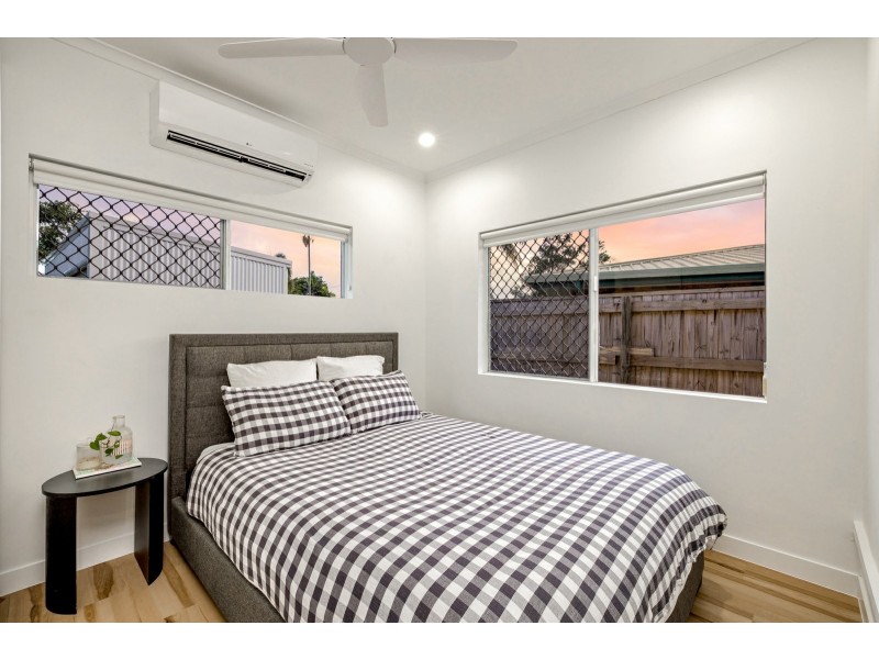 12 Winfield Street, Whitfield QLD 4870