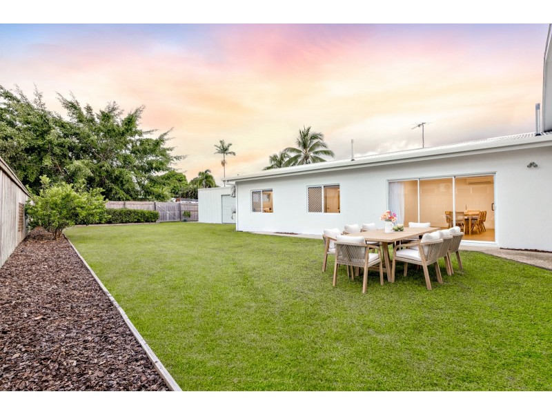 12 Winfield Street, Whitfield QLD 4870