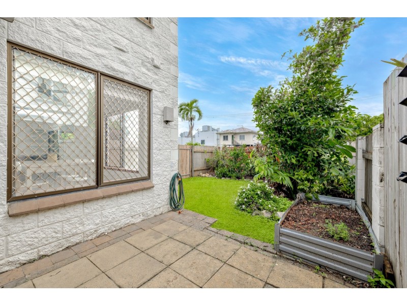 1/14-16 Rowe Street, Earlville QLD 4870