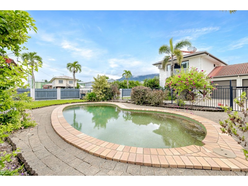 1/14-16 Rowe Street, Earlville QLD 4870