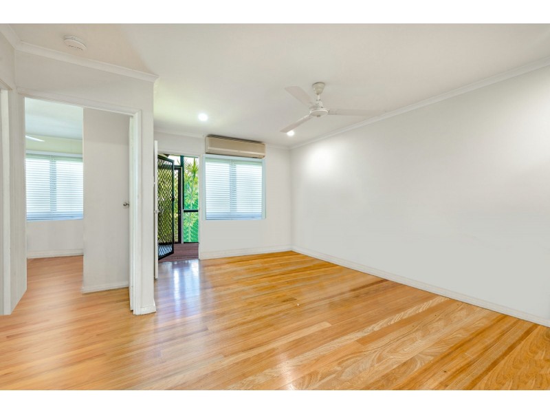 196 Greenslopes Street, Edge Hill QLD 4870