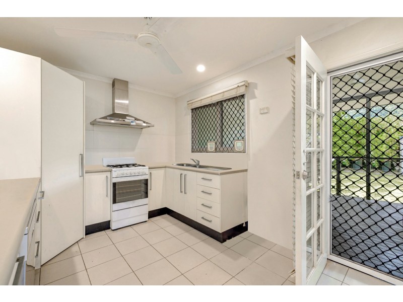 196 Greenslopes Street, Edge Hill QLD 4870