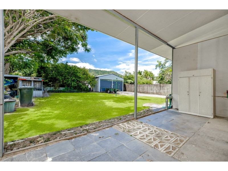 196 Greenslopes Street, Edge Hill QLD 4870