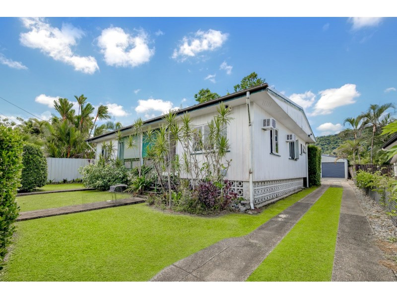 196 Greenslopes Street, Edge Hill QLD 4870