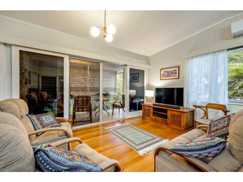 22 Bradford Street, Whitfield QLD 4870