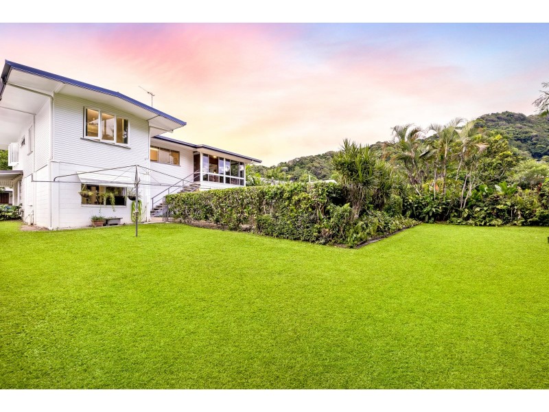 22 Bradford Street, Whitfield QLD 4870