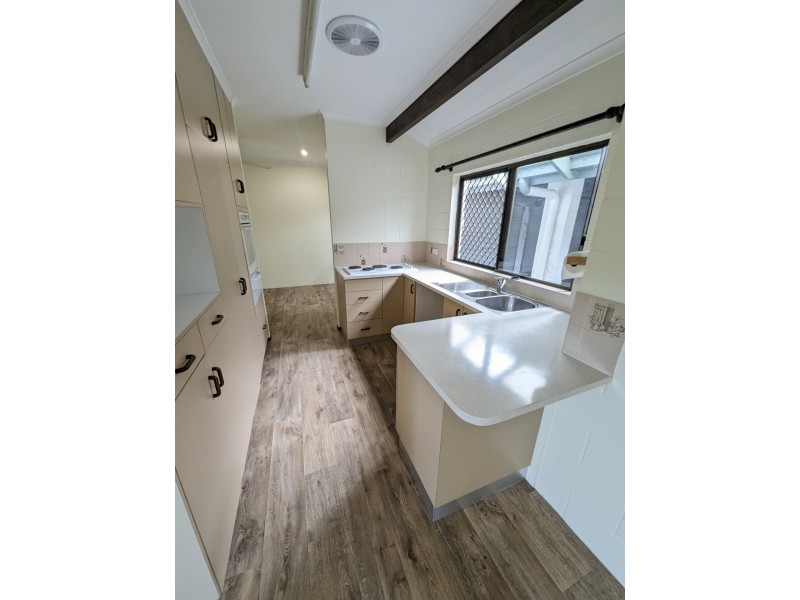 3 Hector Close, Westcourt QLD 4870