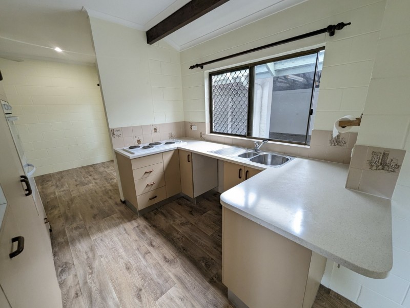 3 Hector Close, Westcourt QLD 4870