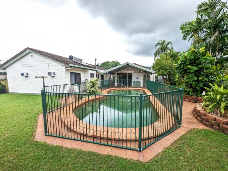 3 Hector Close, Westcourt QLD 4870