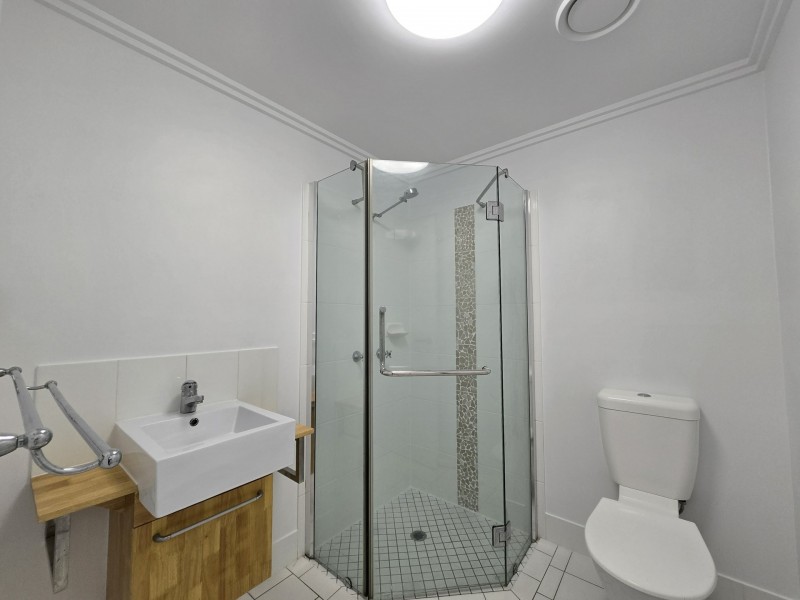 126/22 Ward Street, Mooroobool QLD 4870
