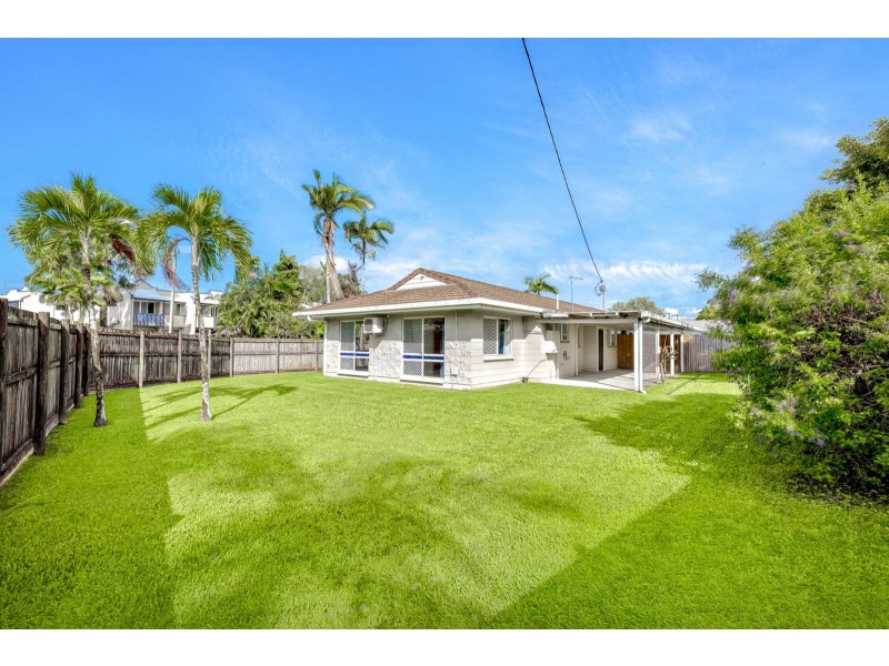 1/1 Redwood Street, Whitfield QLD 4870
