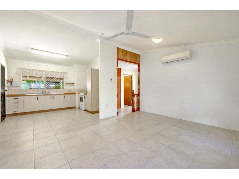 1/1 Redwood Street, Whitfield QLD 4870