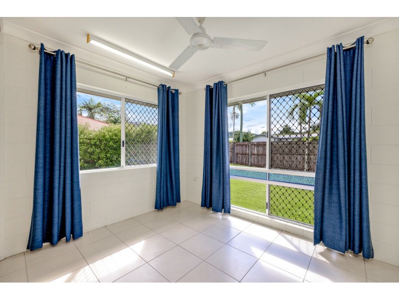 1/1 Redwood Street, Whitfield QLD 4870