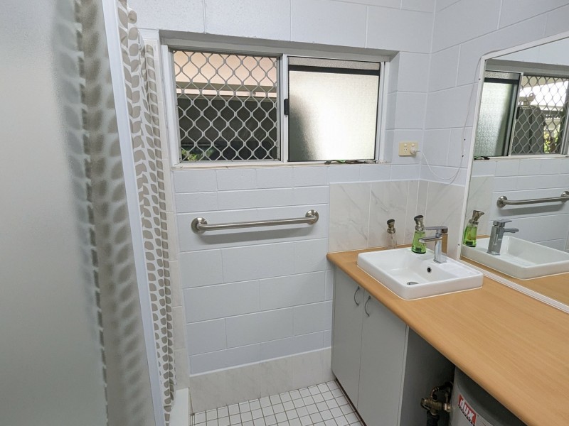 2/66 Little Street, Manunda QLD 4870