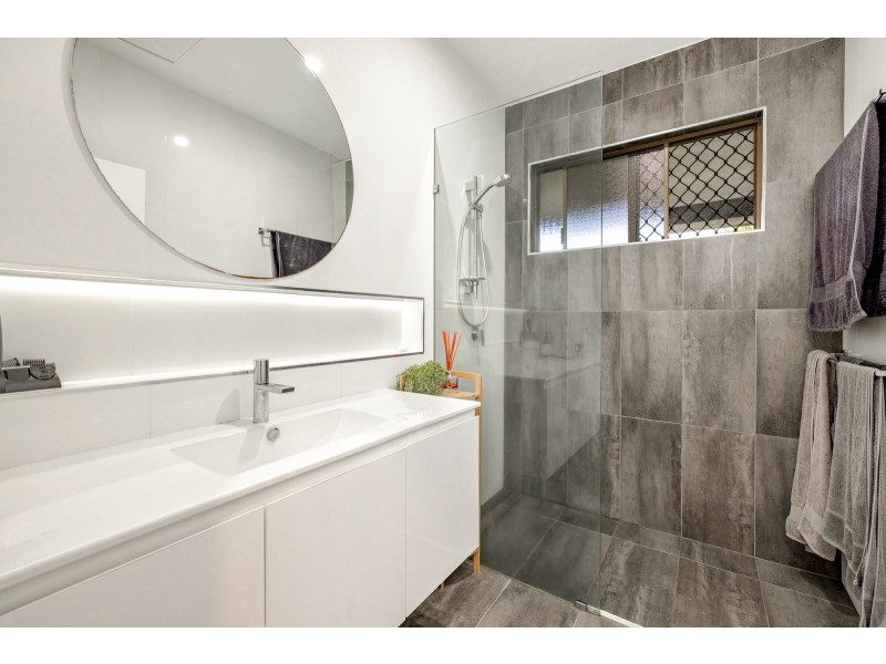 36-42 Trundle Terrace, Whitfield QLD 4870