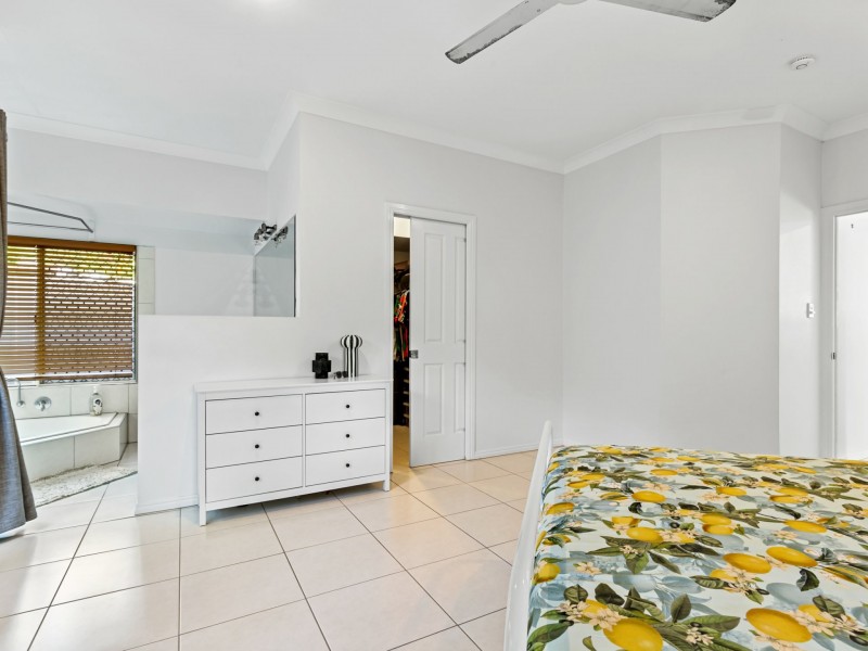 81 Michaelangelo Drive, Redlynch QLD 4870