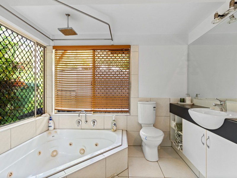 81 Michaelangelo Drive, Redlynch QLD 4870