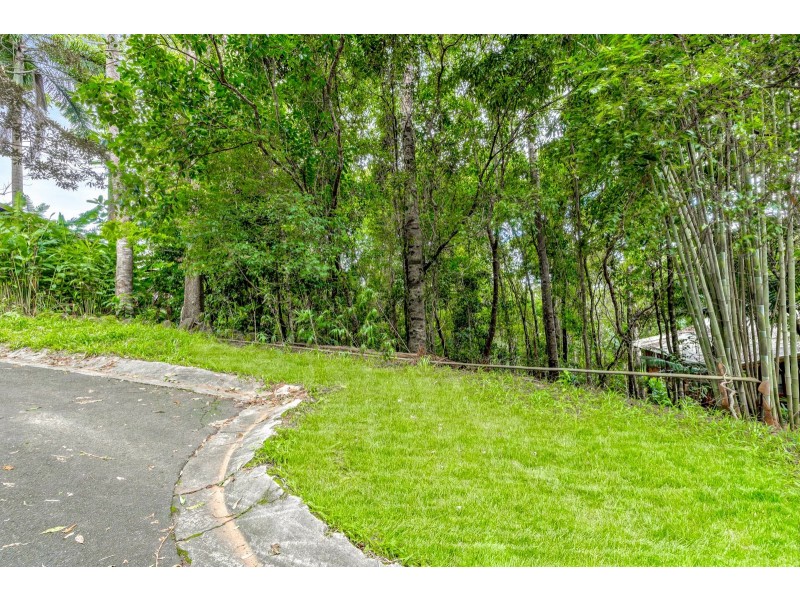 8 Barklya Close, Kamerunga QLD 4870