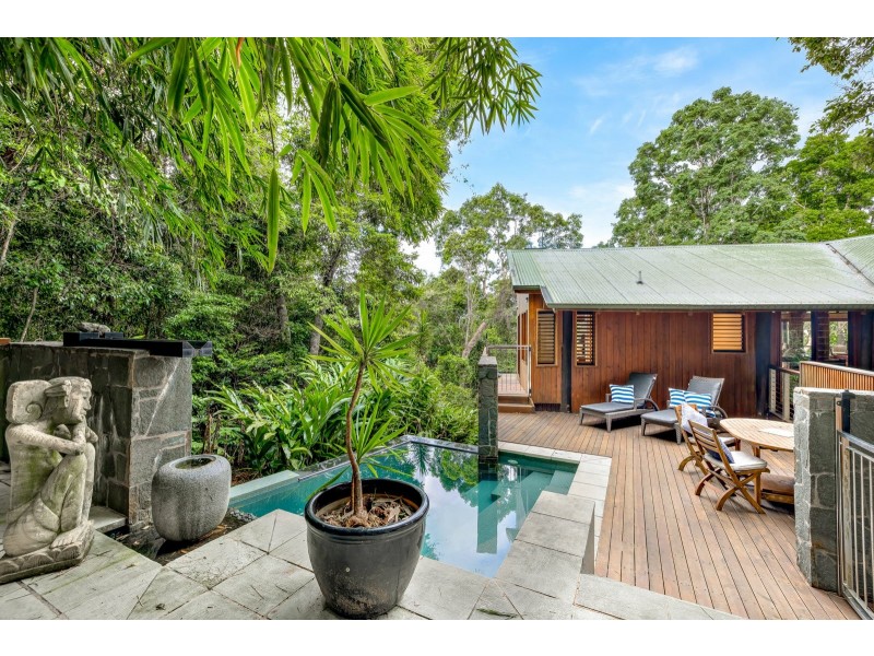 9 Barklya Close, Kamerunga QLD 4870
