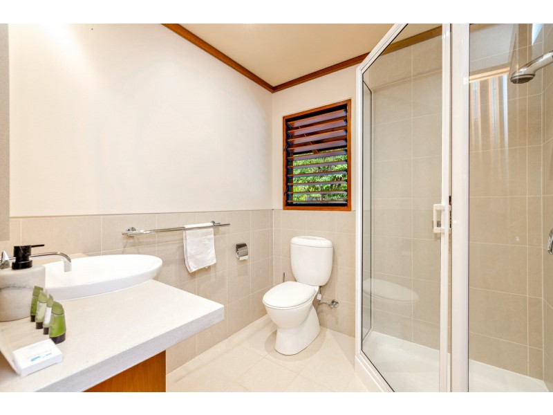 9 Barklya Close, Kamerunga QLD 4870