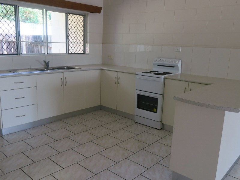 1/5 Angela Street, Woree QLD 4868