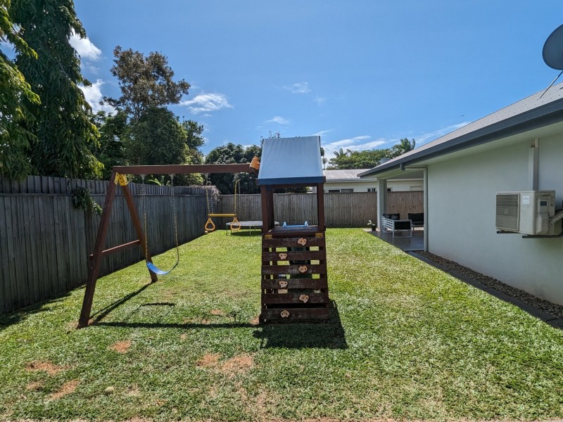 10 Quarterdeck Street, Trinity Beach QLD 4879