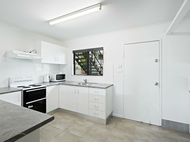 1/64 Pease Street, Manoora QLD 4870