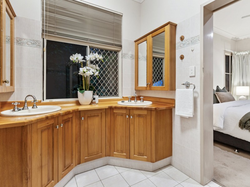 8 Barron View Drive, Freshwater QLD 4870