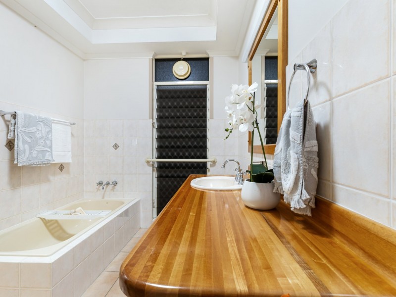 8 Barron View Drive, Freshwater QLD 4870