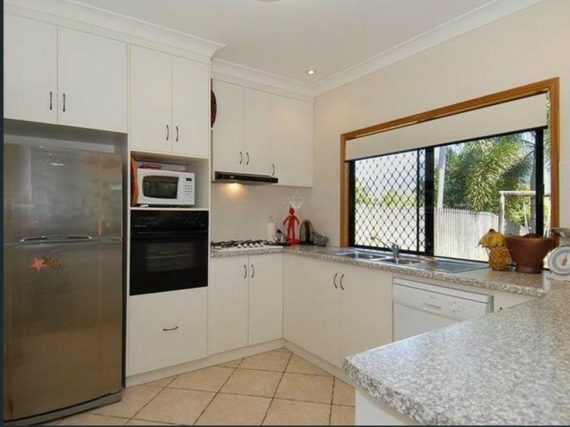 13 St Albans Close, Brinsmead QLD 4870