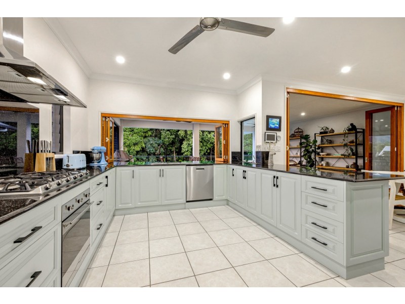 31 Gloucester Street, Whitfield QLD 4870