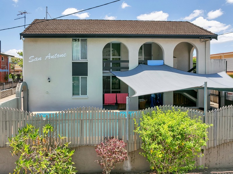 10/211 Lake Street, Cairns North QLD 4870