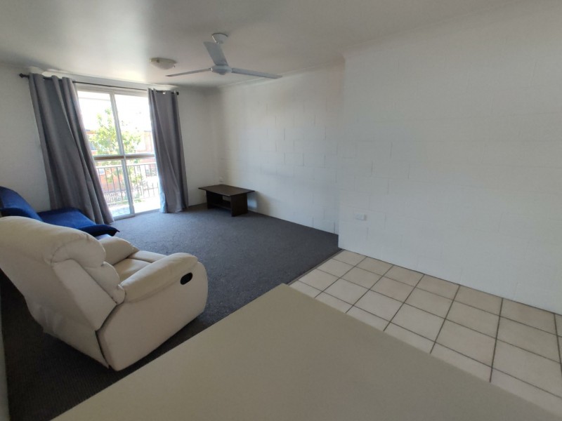 10/211 Lake Street, Cairns North QLD 4870
