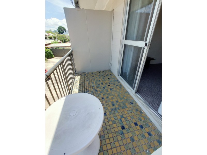 10/211 Lake Street, Cairns North QLD 4870