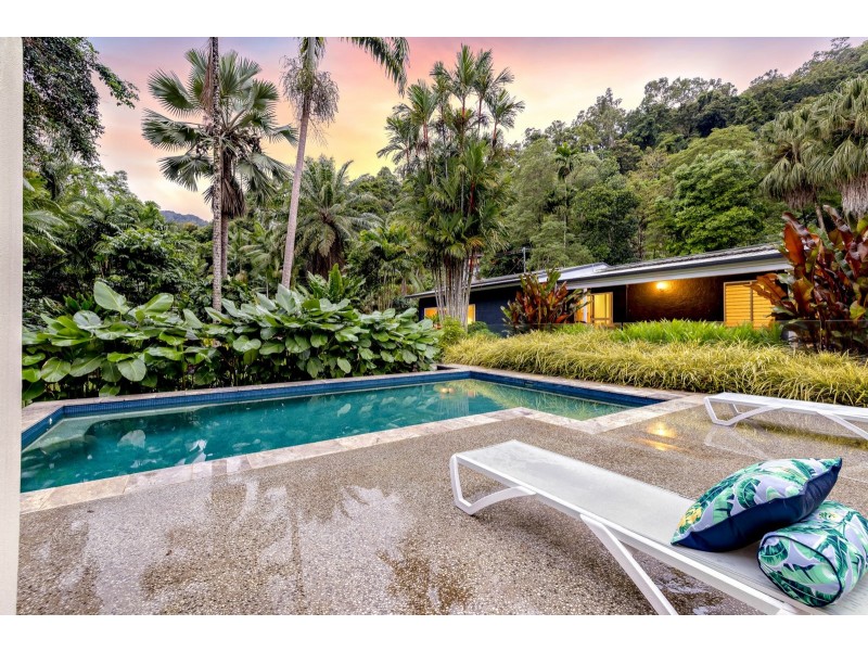 15 Cascades Drive, Redlynch QLD 4870