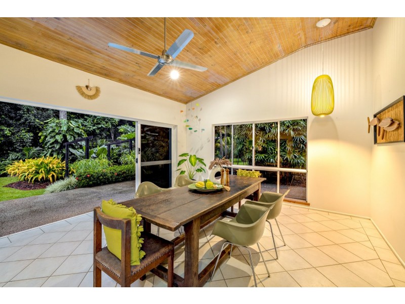 15 Cascades Drive, Redlynch QLD 4870