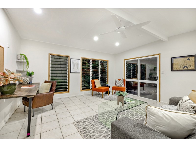 15 Cascades Drive, Redlynch QLD 4870