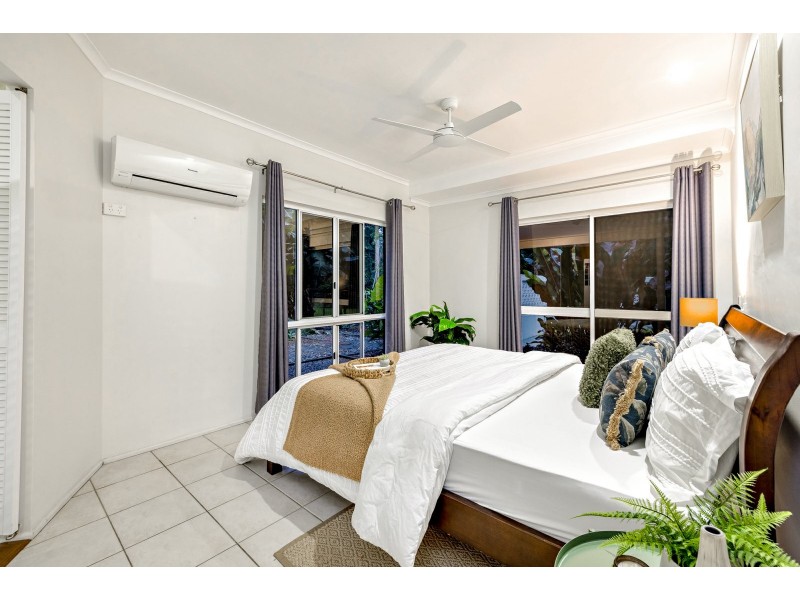 15 Cascades Drive, Redlynch QLD 4870