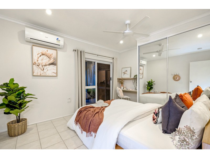 15 Cascades Drive, Redlynch QLD 4870