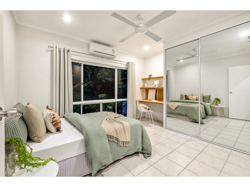 15 Cascades Drive, Redlynch QLD 4870
