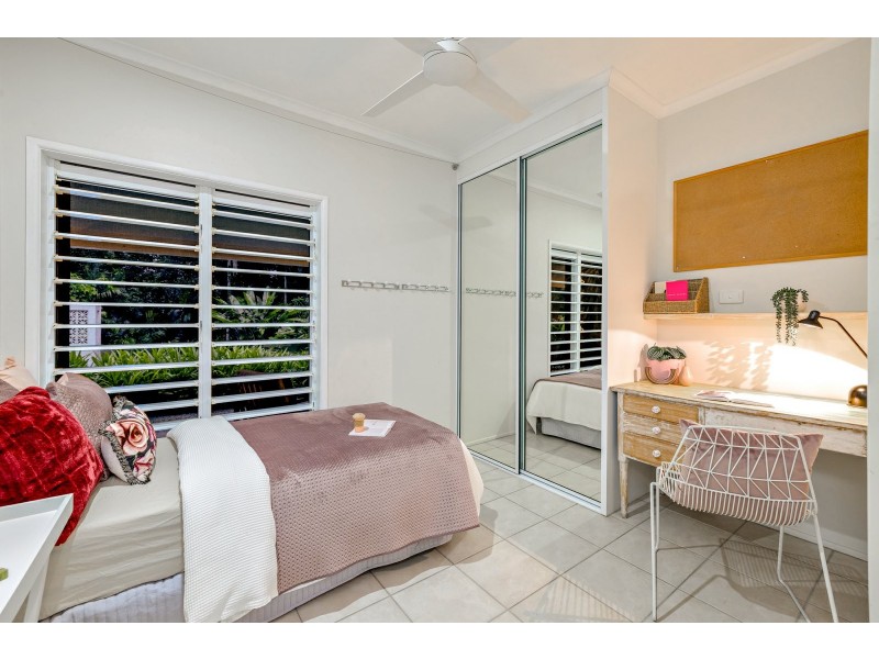15 Cascades Drive, Redlynch QLD 4870