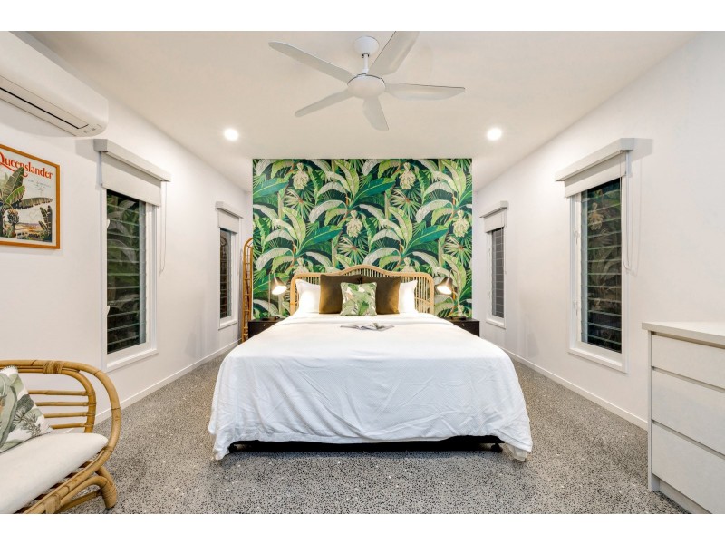 15 Cascades Drive, Redlynch QLD 4870